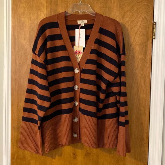 Cardigan - Picture 1 of 6